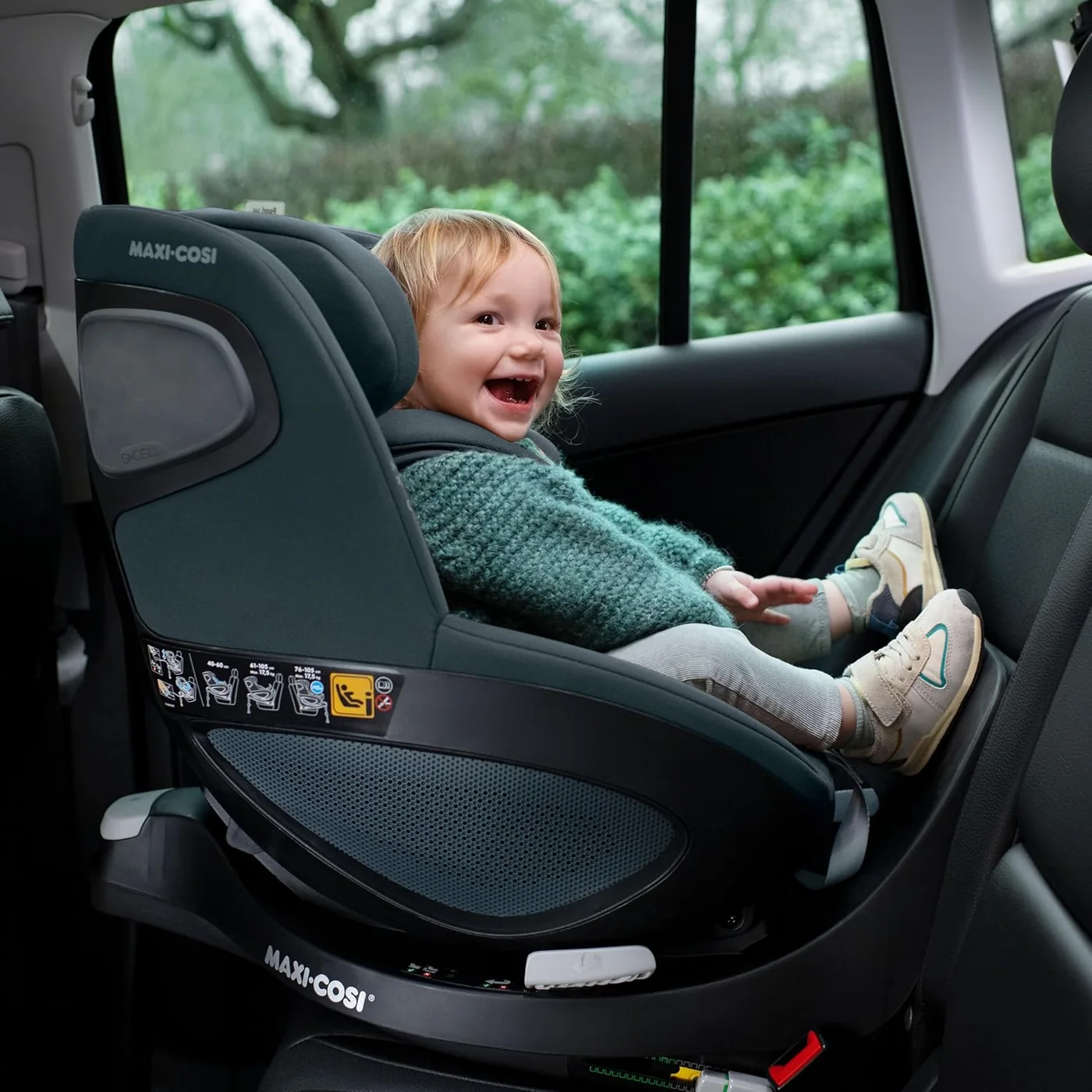 Maxi-Cosi Pearl 360 instalada a contramarcha en un coche
